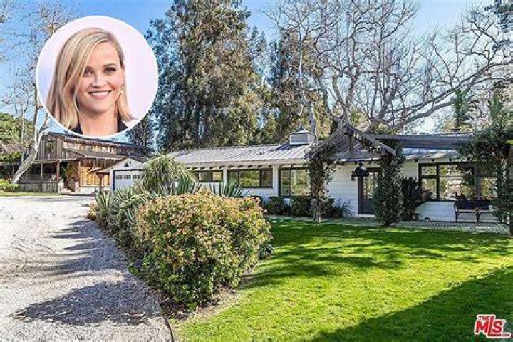 Photos Reese Witherspoon buys Malibu farmhouse