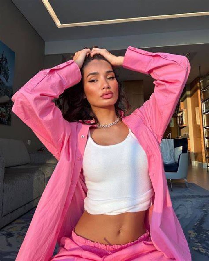 Pia Mia Perez Bio, Facts, Family Life of Singer, Songwriter & Model