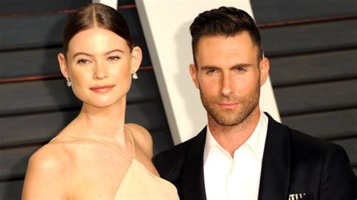 PIC Adam Levine and wife announce they're expecting in the CUTEST way