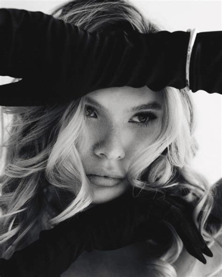 Picture of Josie Canseco