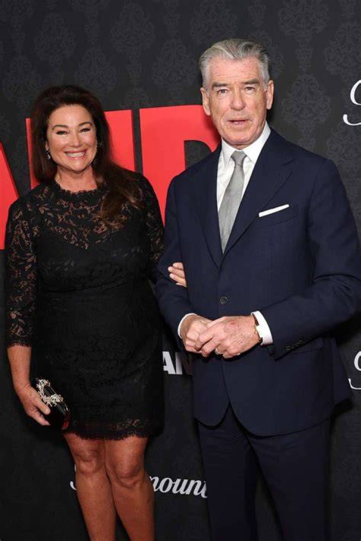 Pierce Brosnan e sua esposa comemoram 25 anos juntos, e suas fotos