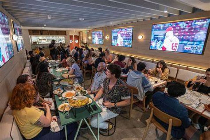 Pijja Palace, an Indian Sports Bar, Is the Restaurant LA Didn&rsquo;t Know It