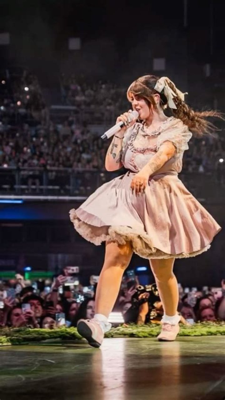 Pin by 𝕙𝕩𝕟𝕖𝕪𝕓𝕖𝕖 on Melanie Martinez Melanie martinez, Melanie, Singer