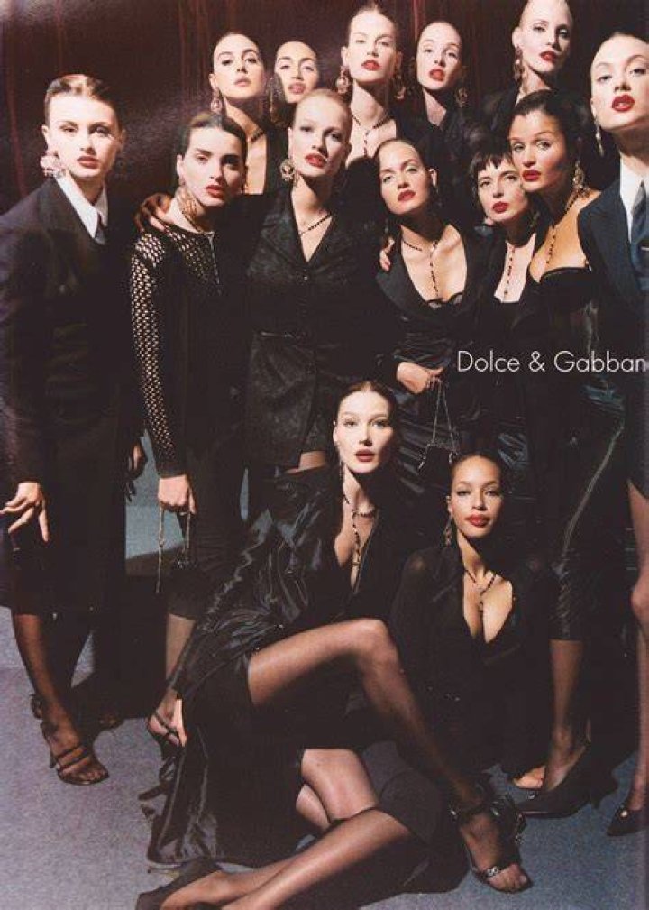 Pin by 👼🏼BUBBLES👼🏿 on Supermodels Naomi campbell, Old mother, Barbara