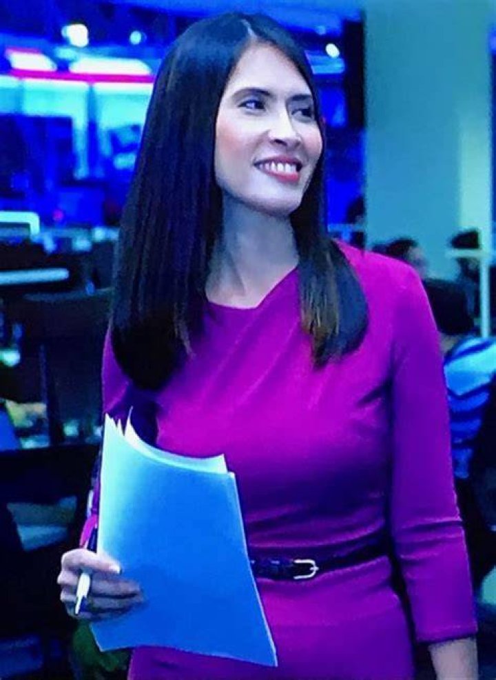 Pin by Bahtiaracid on News anchor News anchor, Women, Tan