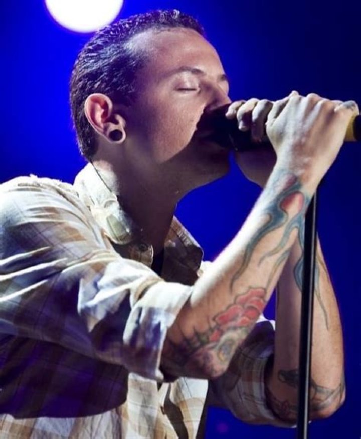 Pin by wifebabe on Chester Bennington Chris cornell, Chester