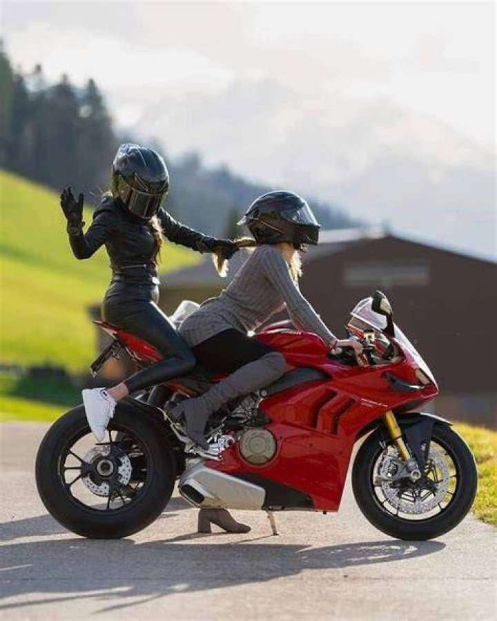 Pin en Motorcycle girl