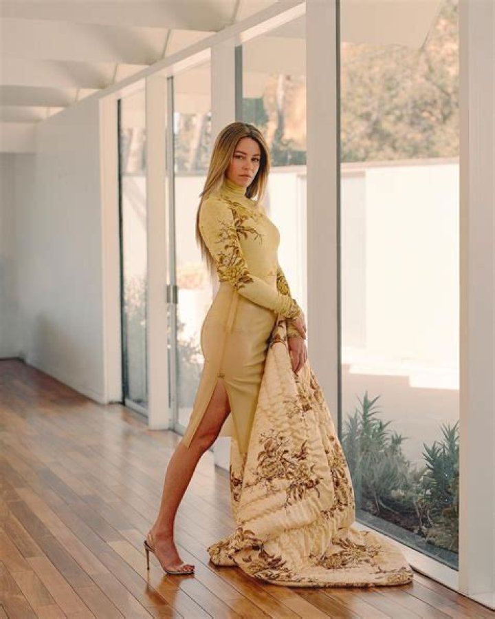 Pin on Elizabeth Banks