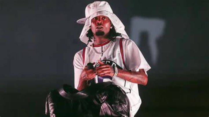 Playboi Carti filmé en train d'enregistrer des adlibs, le termine
