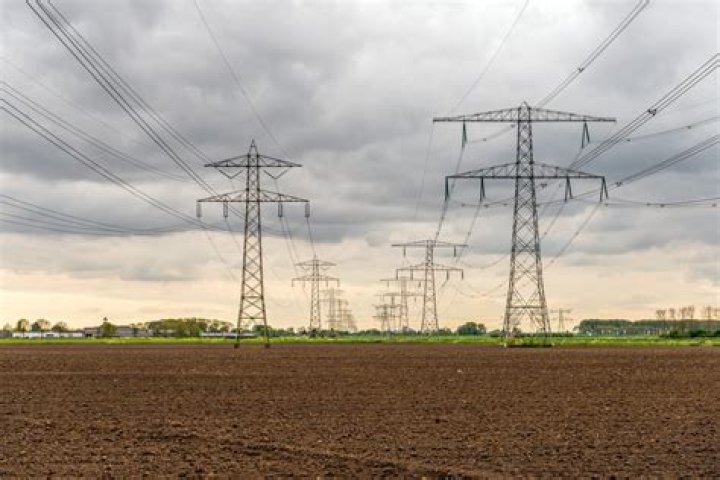 Power lines don't raise risk of leukaemia in children University of