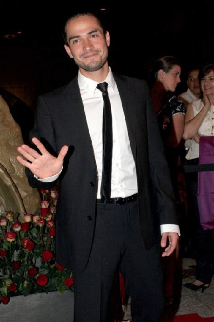 Poze Alfonso Herrera Actor Poza 3 din 76 CineMagia.ro