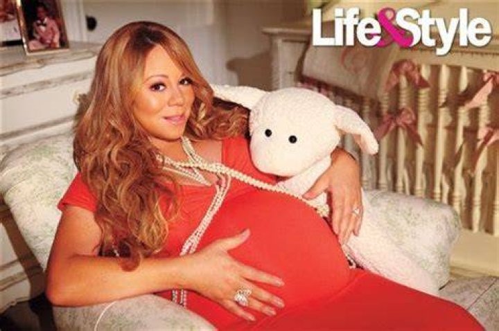Pregnant Mariah Carey Shows Baby Bump In Santa Dress (PHOTOS) HuffPost