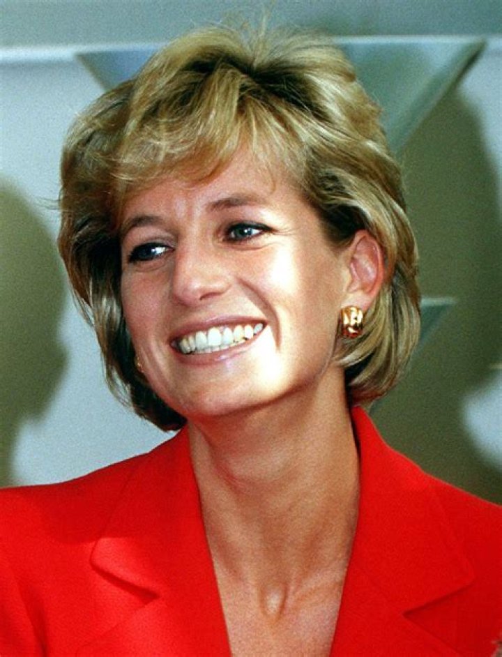 Princess Diana's grave 18 years on is coated in greenery as estate lets
