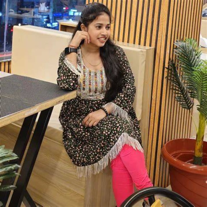 Priyanka Jha on Instagram &ldquo;ख़ुशबू की तरह गुज़रो मिरी दिल की गली से