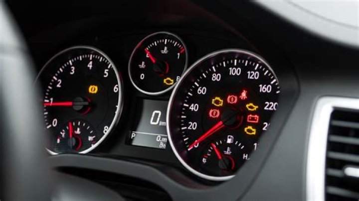 Qu&eacute; significa TC en el tablero del carro Gossip Vehiculos
