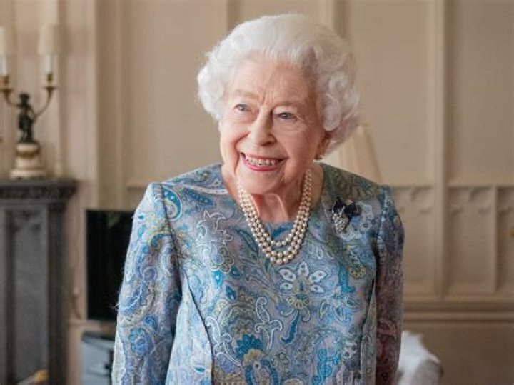 Queen Elizabeth's Children Meet Prince Charles, Princess Anne, Prince