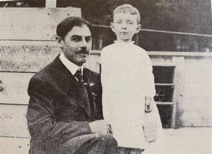 Qui&eacute;n fue Robert Oppenheimer, padre e inventor de la bomba at&oacute;mica Marca