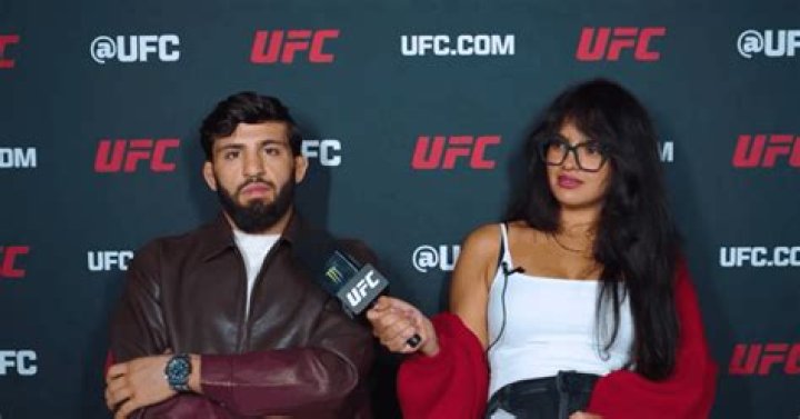 "McGregor dm?" Nina Marie Daniele's bikini post captioned 'guess