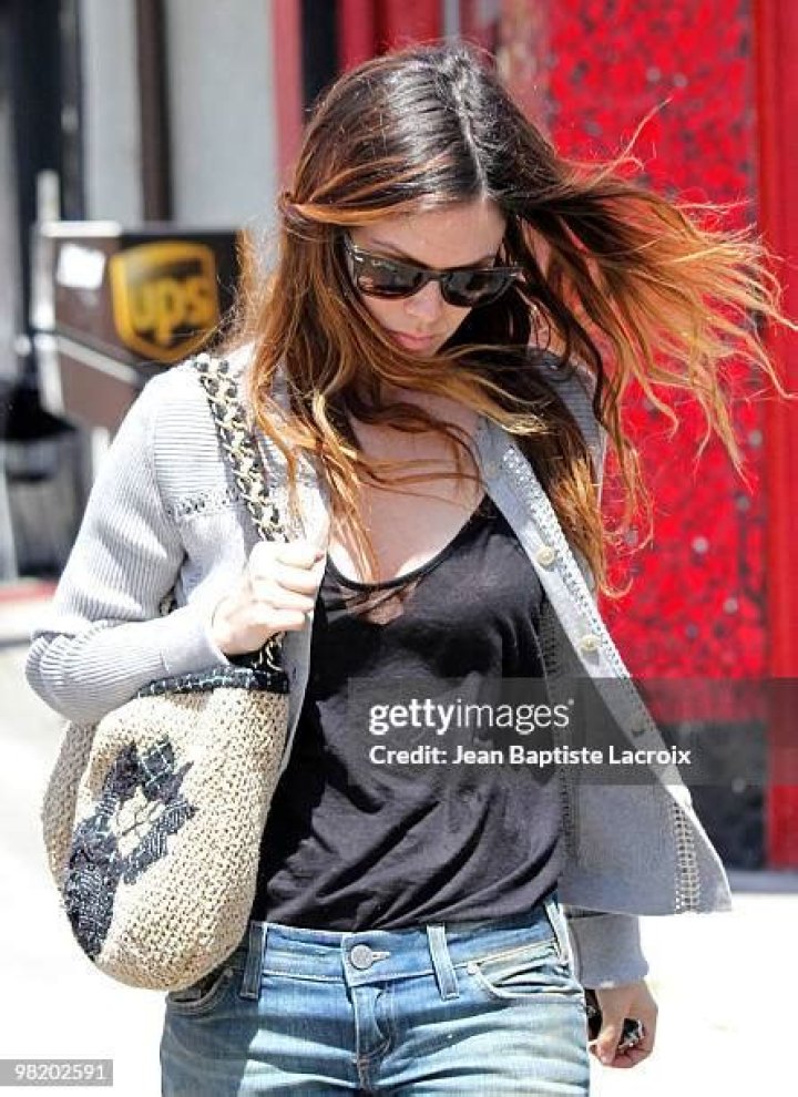 Rachel Bilson is seen out in Los Feliz helping out a friend with her