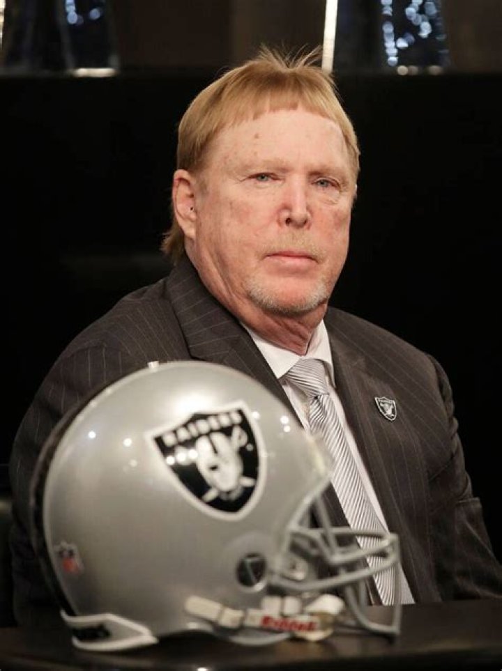 Raiders Owner Mark Davis' Blonde Date Is Going Viral