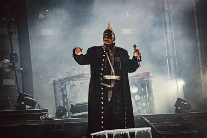 Rammstein, Till Lindemann aggredisce un uomo per difendere la fidanzata