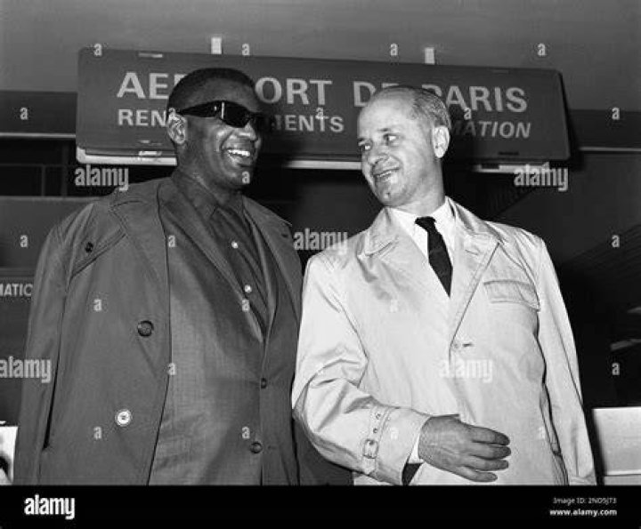 Ray Charles at Orly Airport, with Joe Adams, Jeff Brown (July