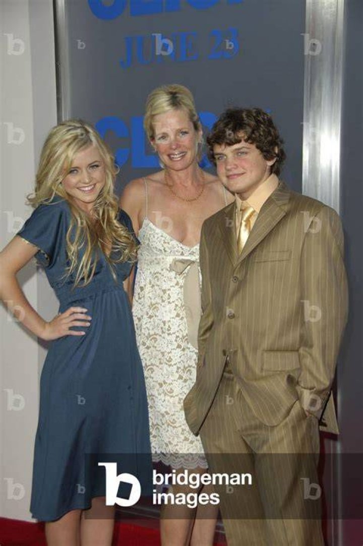 Ray Nicholson Wiki, Mother, Net Worth, Life, Career, Height, Instagram
