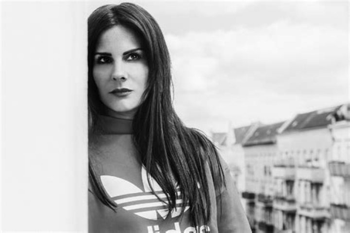 Rebekah offers to coach two producers for free Electronic Groove