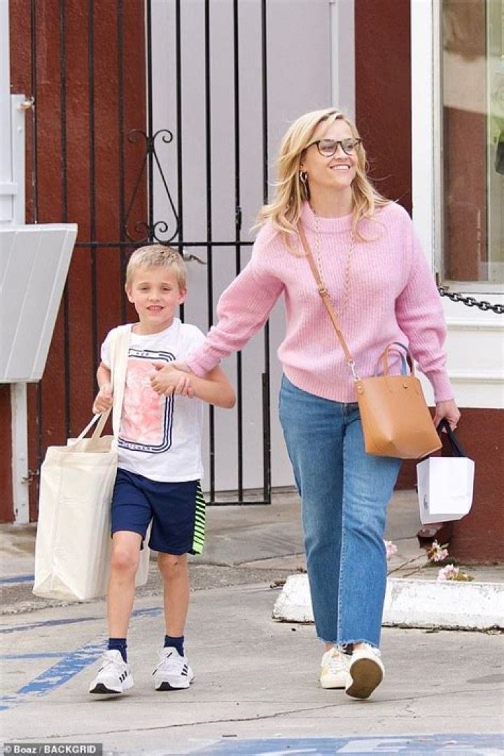Reese Witherspoon beams while bonding with sixyearold son Tennessee