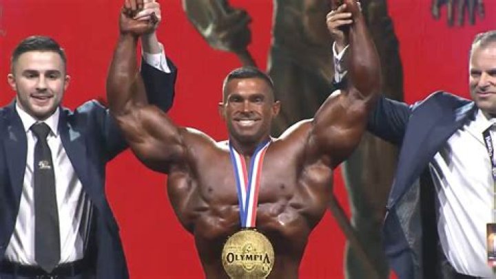 Reigning 212 Olympia Champ Derek Lunsford Shares Physique Update; Hits