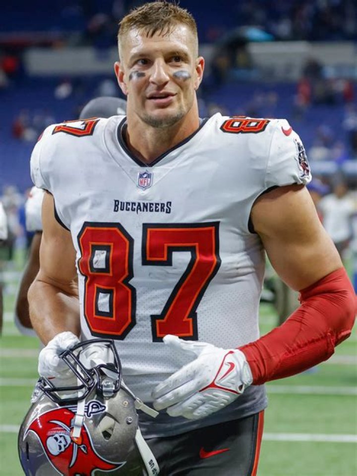 Retired NFL star Rob Gronkowski jokes about signing contract with B.C