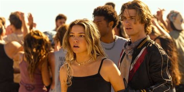 Returning Jonathan Daviss Outer Banks Season 2 New and Returning