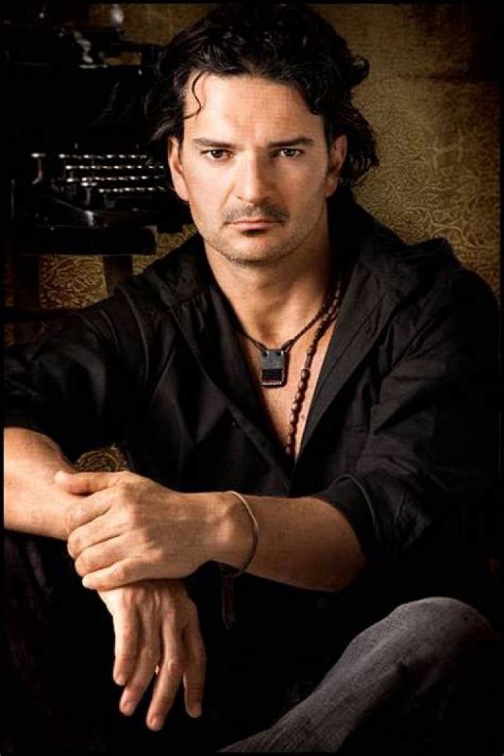 Ricardo Arjona Declar&oacute; Qu&eacute; Piensa del Amor &mdash; FMDOS