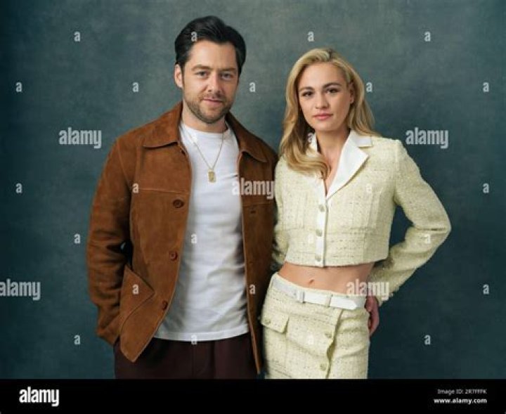 Richard Rankin & Sophie Skelton Dish on Their Outlander Romance E! News