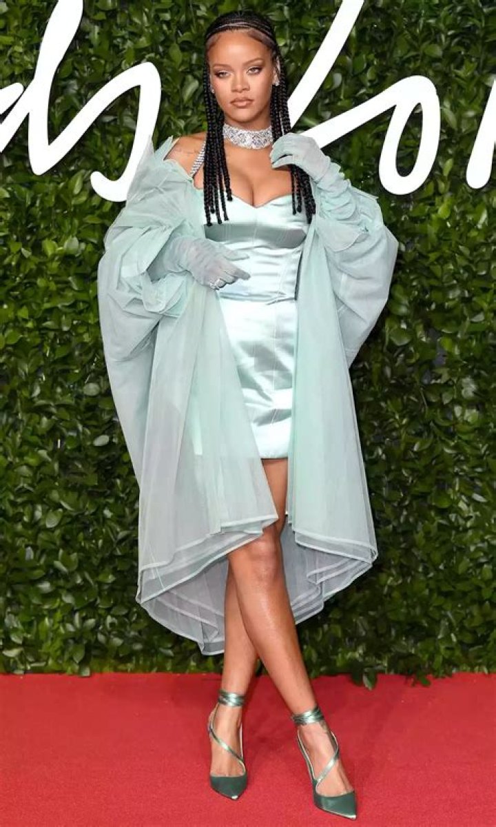 Rihanna Bowls Strikes While Dressed as Kylo Ren on Boston Date Night