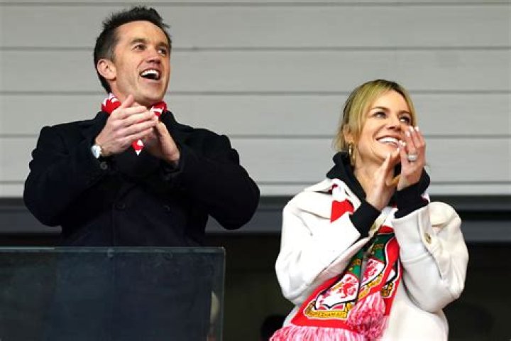 Rob Mcelhenney And Wife Singing
