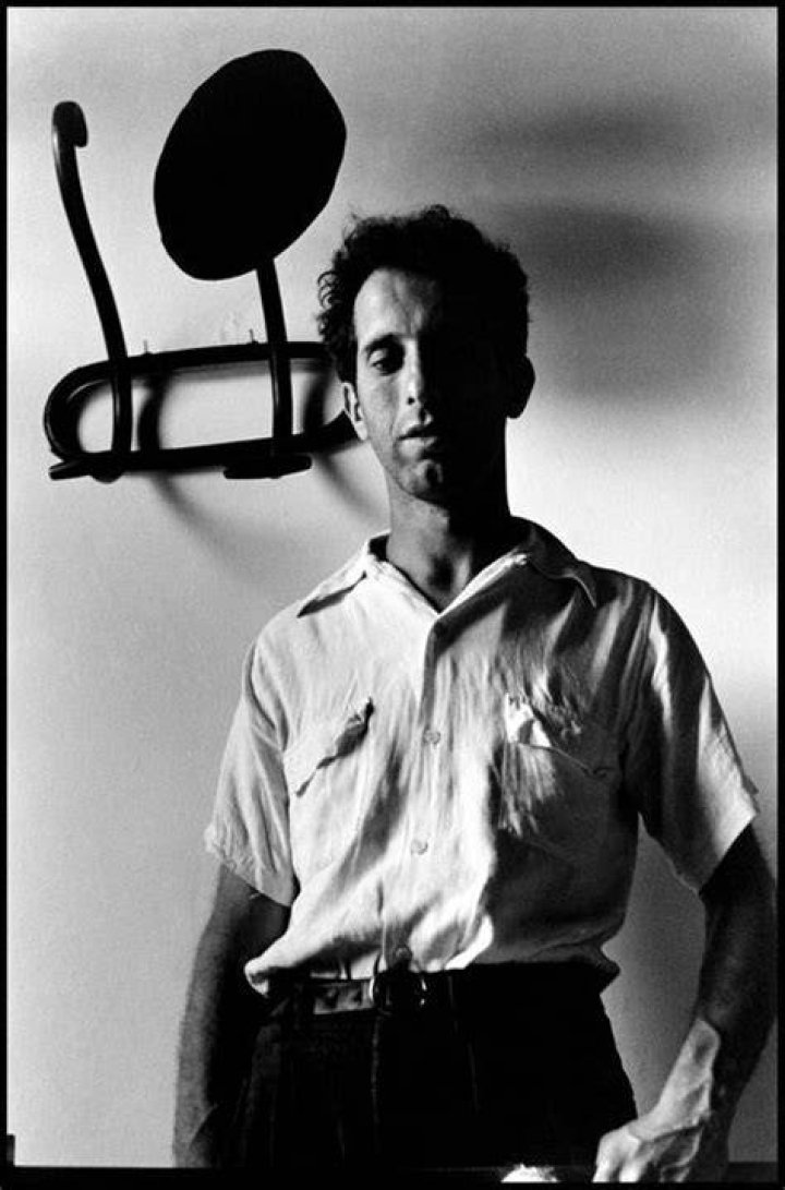 Robert Frank, Influential Photographer Who Evocatively Chronicled Life