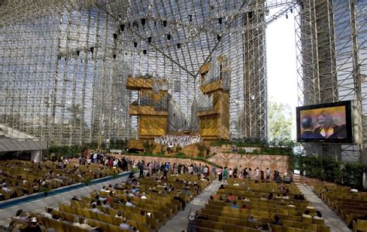 Robert H. Schuller, Crystal Cathedral megachurch founder, dies at 88