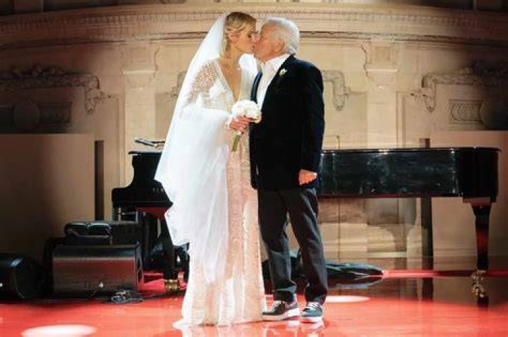Robert Kraft engaged to Dana Blumberg