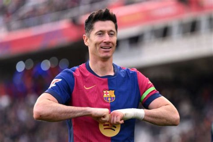 Robert Lewandowski na Gali Mistrz&oacute;w Sportu z całą rodziną, ale bez żony