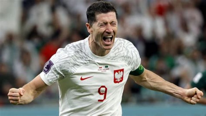 Robert Lewandowski stracił tatę, gdy był nastolatkiem. Zawsze dedykował