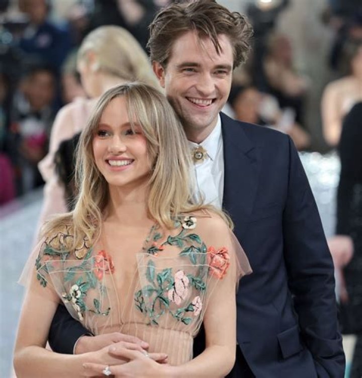 Robert Pattinson Girlfriend 2022 Who Is He Dating Now? Suki Waterhouse