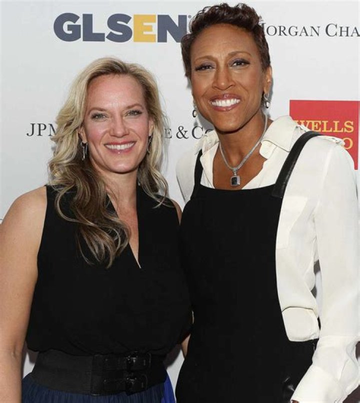 Robin Roberts Celebrates Amber Laign Completing Radiation Treatment