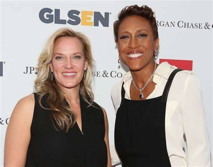 Robin Roberts Says She's Been in 'Constant Contact' with Al Roker's