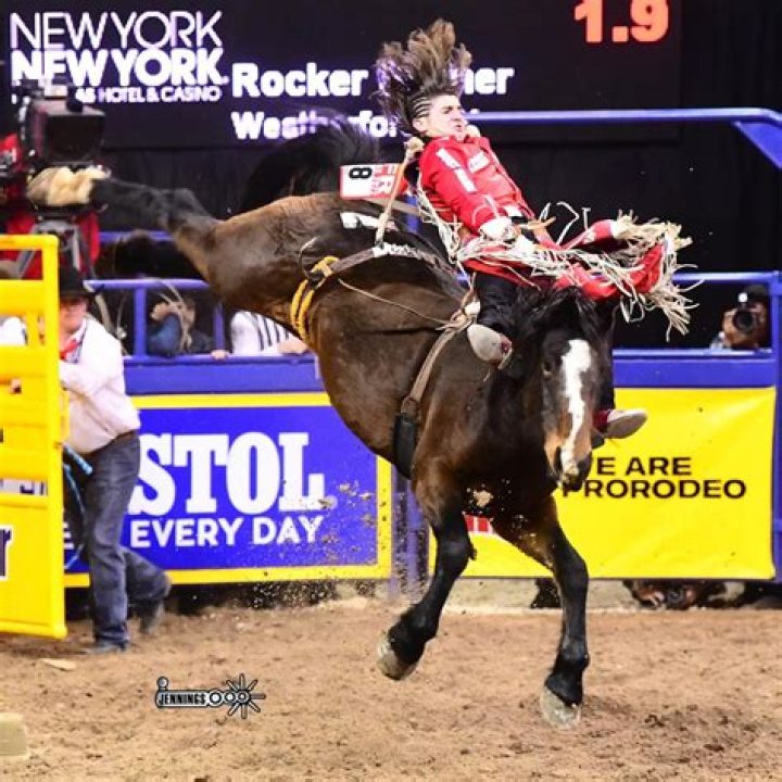Rocker Steiner winning round 6 of the NFR r/Rodeo