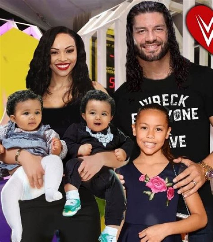 Roman Reigns & His Daughter Jojo Roman reigns smile, Roman reigns