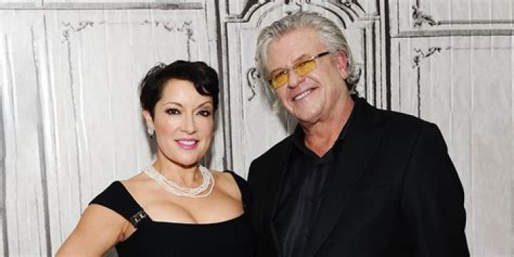 Ron White 2023 Wife, net worth, tattoos, smoking & body facts Taddlr