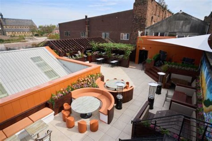 Rooftop Bars Take in the Glamour of Old Manhattan at Ophelia Lounge