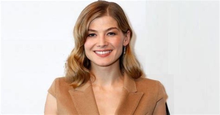 Rosamund Pike Biography (Age, Height, Boyfriend & More) mrDustBin