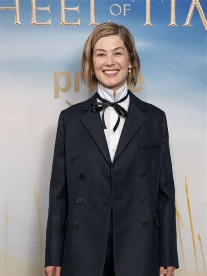 Rosamund Pike Wiki, Bio, Age, Net Worth, and Other Facts Facts Five